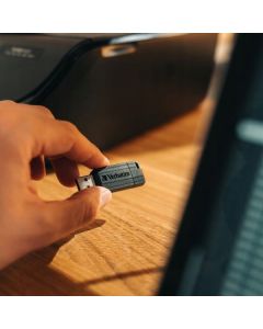 Pamięć USB 16GB VERBATIM USB 2.0 czarny 49063 PIN STRIPE